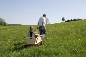 Bollerwagen stark belastet durch Kinder